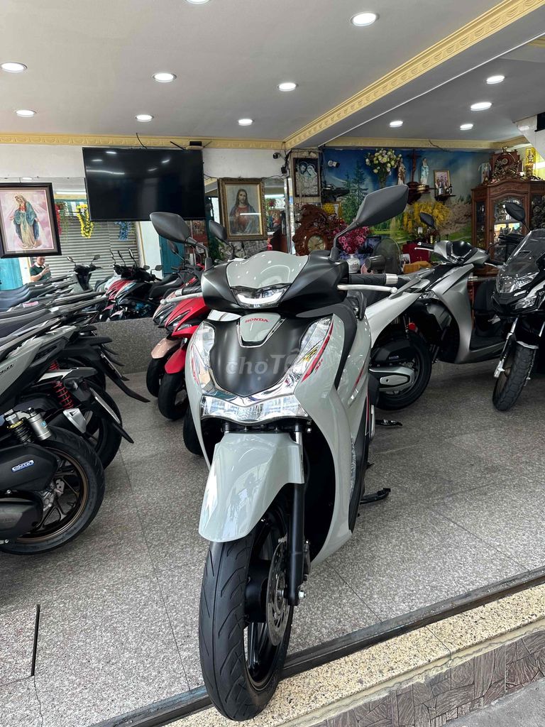 Honda SH 150i ABS 2020 Xám XM BSTP Chính Chủ. Mua bán Xe máy tại Quận Phú Nhuận Tp Hồ Chí Minh được đăng bởi Ngô Hà hình 2