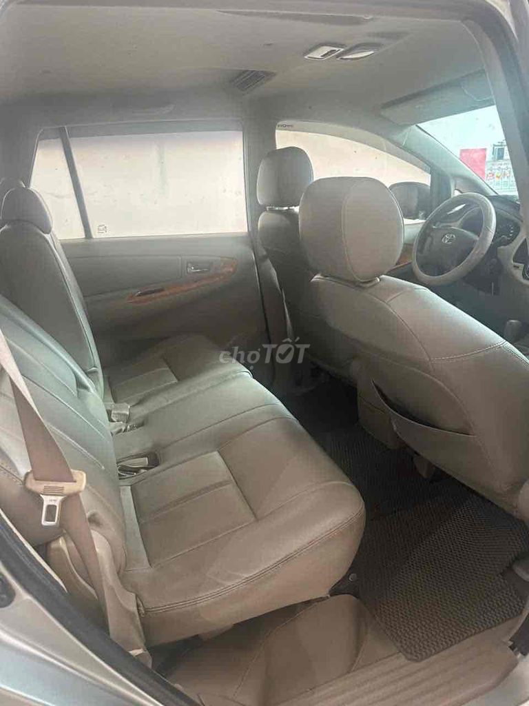 Toyota Innova Bạc Số tự động. Mua bán Ô tô tại Thành phố Thuận An Bình Dương được đăng bởi Tuan Minh hình 5