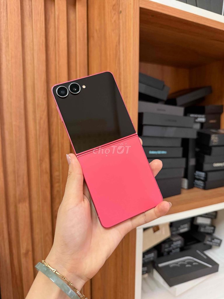 Samsung Galaxy Z Flip Hồng Đã sử dụng. Mua bán Điện thoại tại Quận Cầu Giấy Hà Nội được đăng bởi Thanh Thoa hình 1