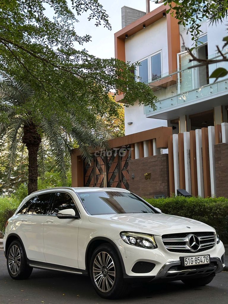 Merc GLC250 4Matic Trắng/Kem Odo chỉ 60 ngàn Km. Mua bán Ô tô tại Quận 8 Tp Hồ Chí Minh được đăng bởi Gon Nguyen hình 5
