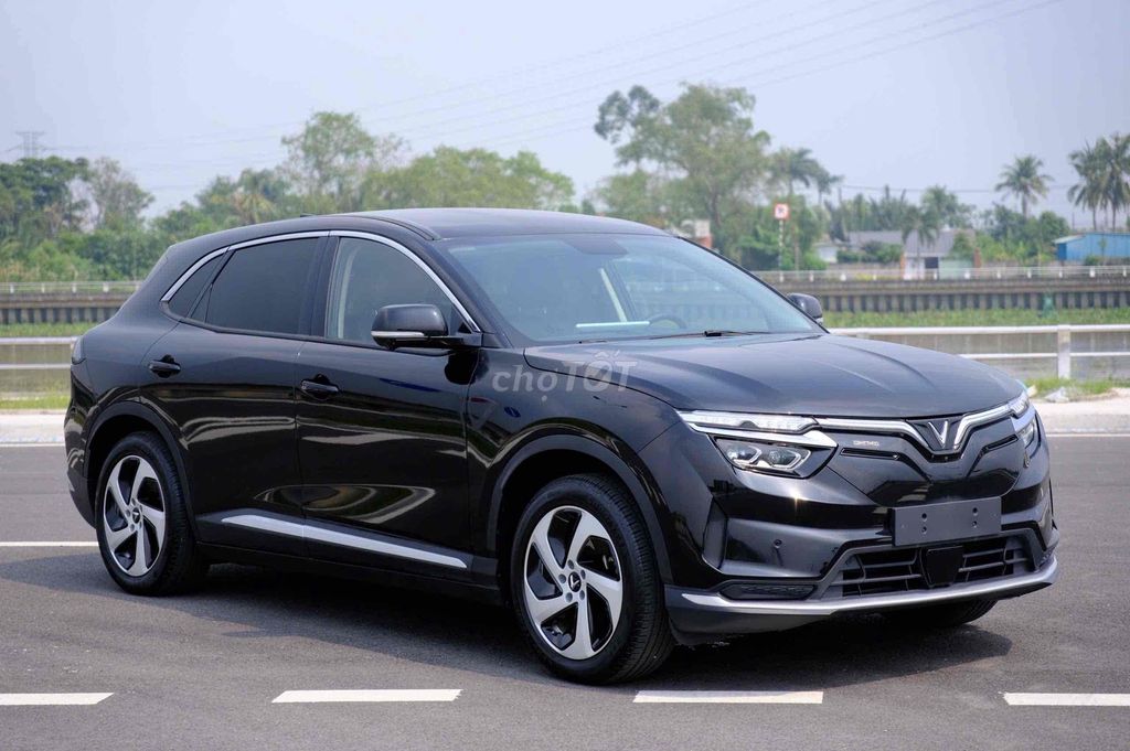 Xe điện Vinfast VF8 Eco 2024 Đen. Mua bán Ô tô tại Thành phố Thủ Đức Tp Hồ Chí Minh được đăng bởi Huỳnh Chí Thông hình 2