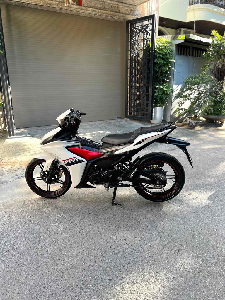 Xe Máy Anh Thao Exciter 155cc màu trắng đỏ. Mua bán Xe máy tại Quận Cầu Giấy Hà Nội được đăng bởi shop xe may cũ anh thao hình 2