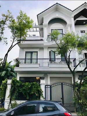 Bán Biệt Thự Đẹp Sadeco Ven Sông Q7 - 7x18 - Trệt 3 Lầu Giá Mềm