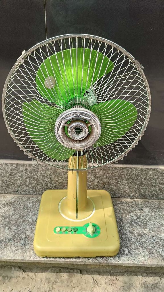 Quạt bàn Nhật 30cm Vàng, Xanh lá. Mua bán Quạt tại Huyện Hoài Đức Hà Nội được đăng bởi Mạc PaPa hình 1