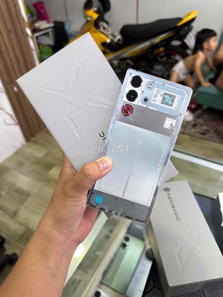 Redmagic 10 Pro 16GB/512GB Bạc Chính Hãng. Mua bán Điện thoại tại Thành phố Tây Ninh Tây Ninh được đăng bởi Công Minh Mobile hình 1
