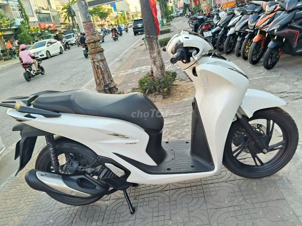 Honda SH 150 đời 2022 xe đẹp xuất sắc. Mua bán Xe máy tại Thành phố Hạ Long Quảng Ninh được đăng bởi Việt Thắng hình 1