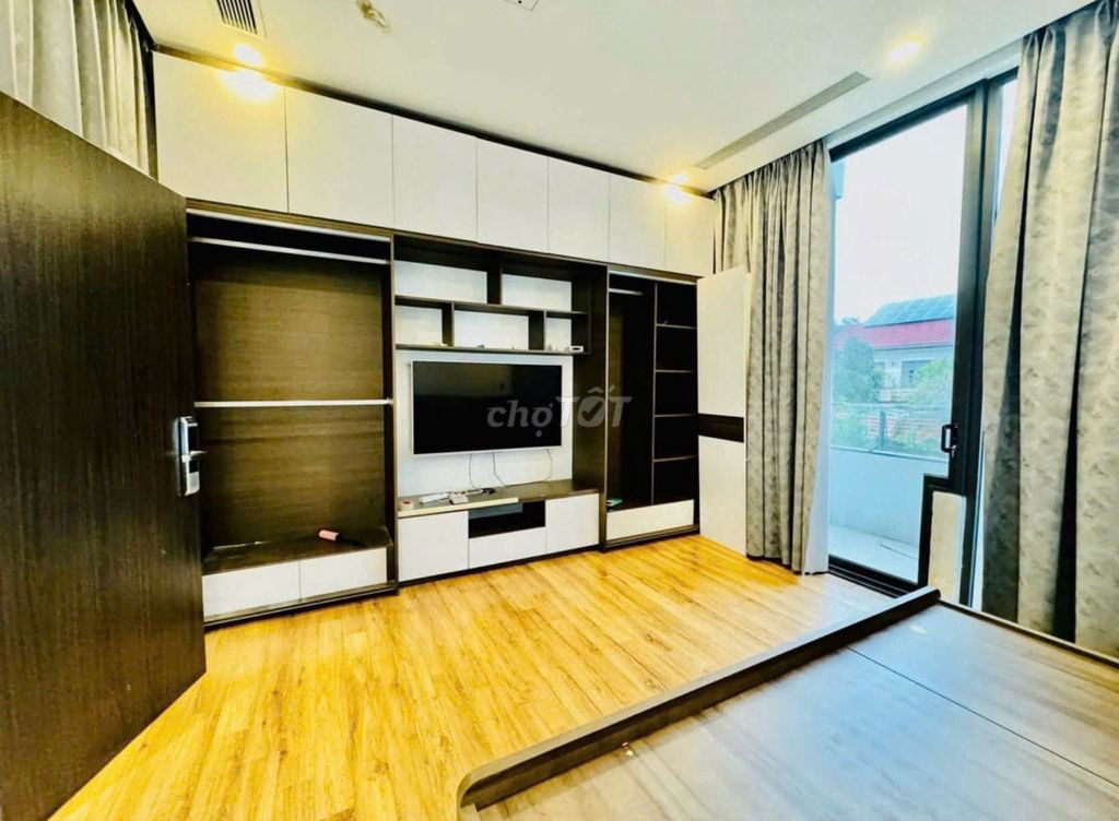 Furnished 3-storey house with garden in Nam Việt Á — photo 2