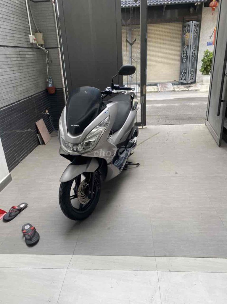 Xe nhà dùng từ lúc mua PCX chạy tốt máy êm. Mua bán Xe máy tại Quận 12 Tp Hồ Chí Minh được đăng bởi Bích Hằng hình 1