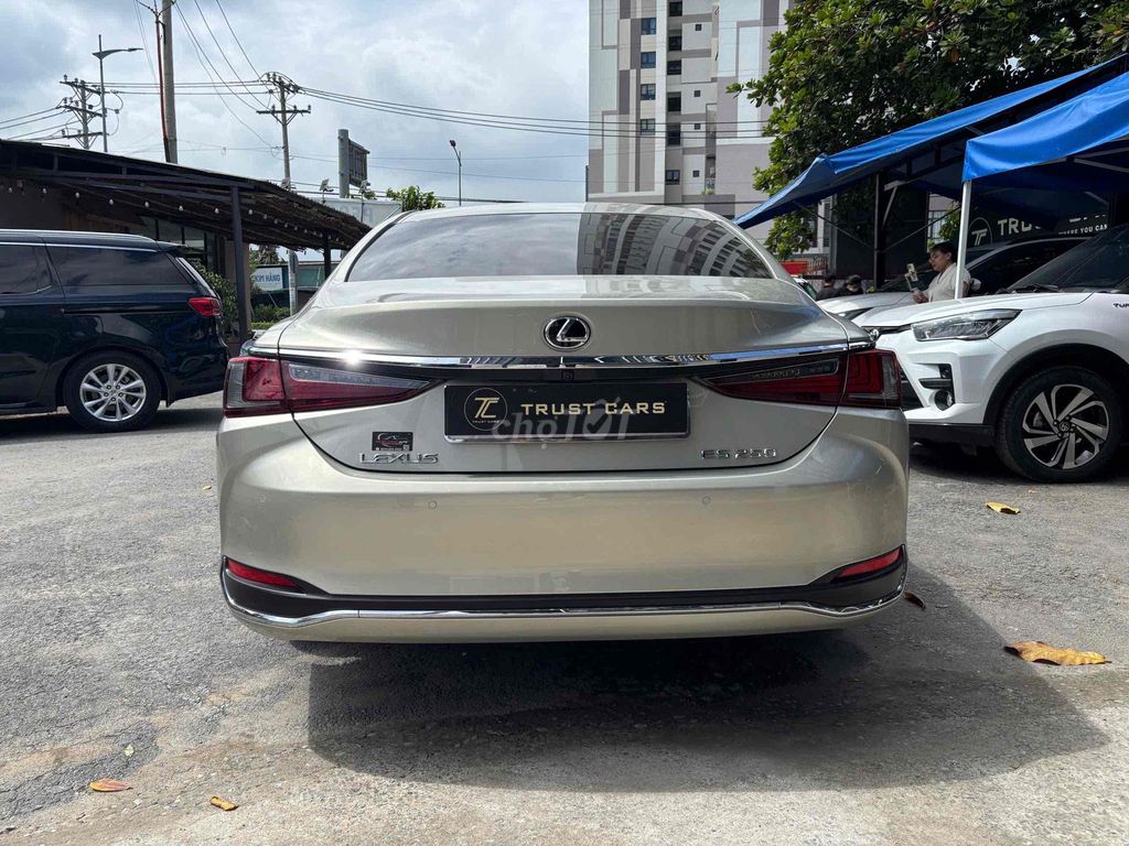 Lexus ES250 - 28000 km. Mua bán Ô tô tại Quận 8 Tp Hồ Chí Minh được đăng bởi Cửa hàng ô tô cũ TRUST CARS hình 5