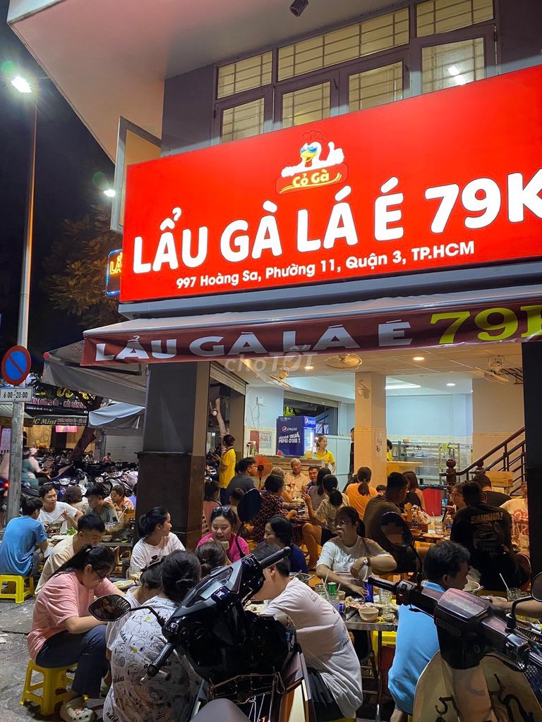 tuyển 2 phục vụ ca tối quán lẩu gà q3