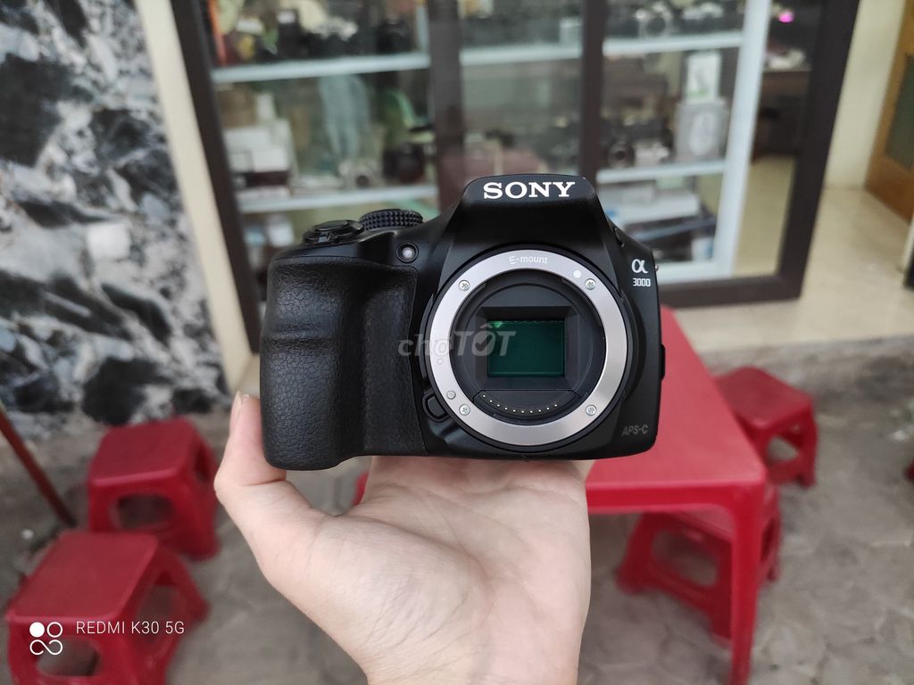 Máy ảnh Sony A3000 và ống kính 18-55mm