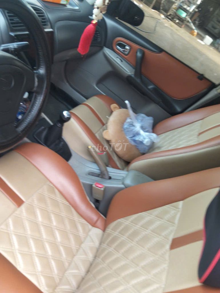 Автомобиль Mazda 323, 2002 год, б/у
