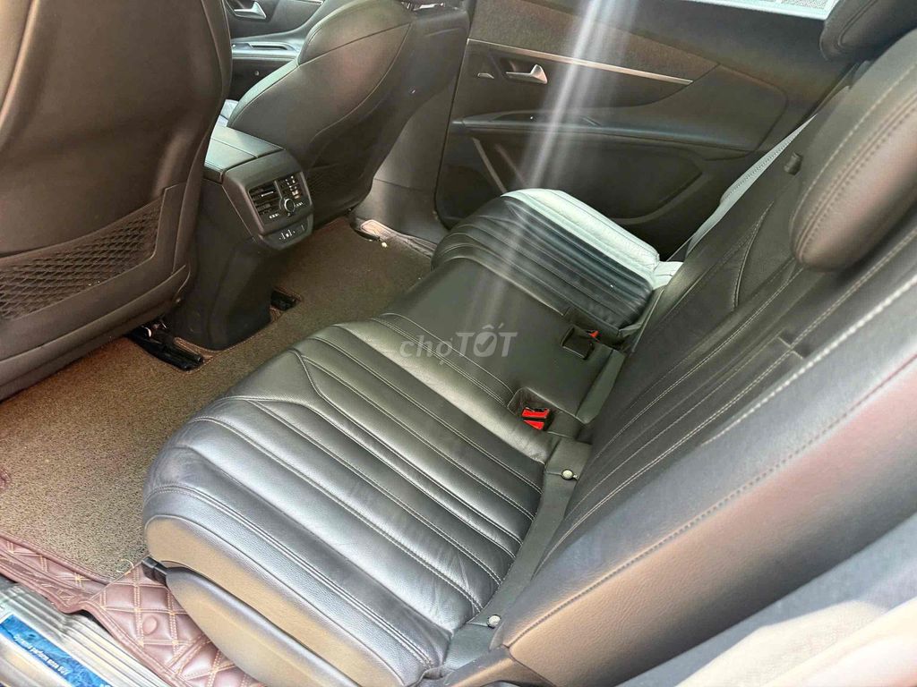 Peugeot 5008 2018 1.6L Turbo - 82000 km cần gả
