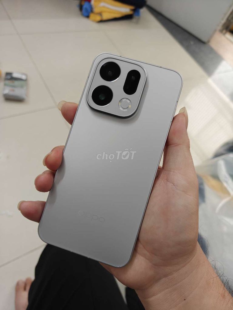 Oppo Find X9(12/256) Xám Titan keng có gl. Mua bán Điện thoại tại Quận 5 Tp Hồ Chí Minh được đăng bởi Strawberry Táo hình 1