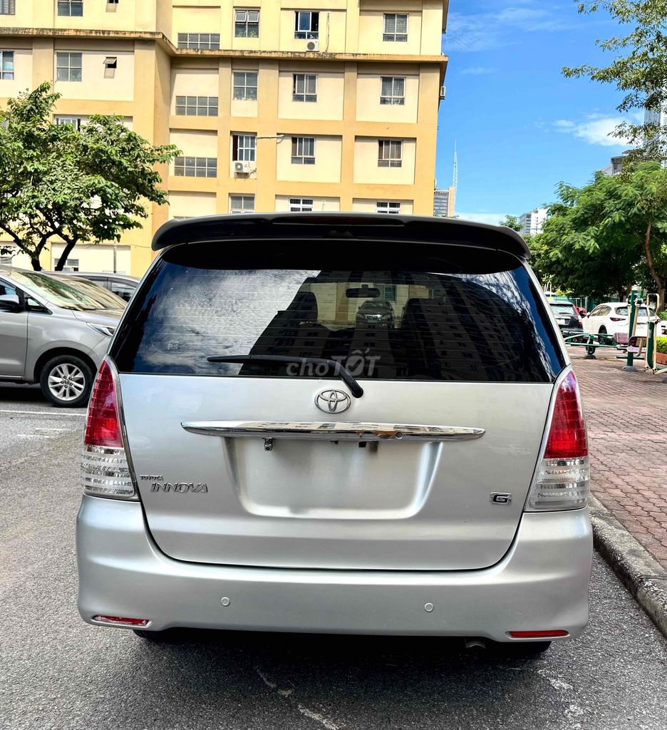 Серебряная колода Toyota Innova G 2011