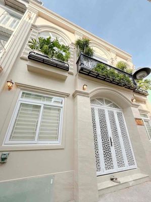 “Triệu hạt mưa rơi không hạt nào rơi nhầm chỗ. Giữa muôn vàn căn nhà,