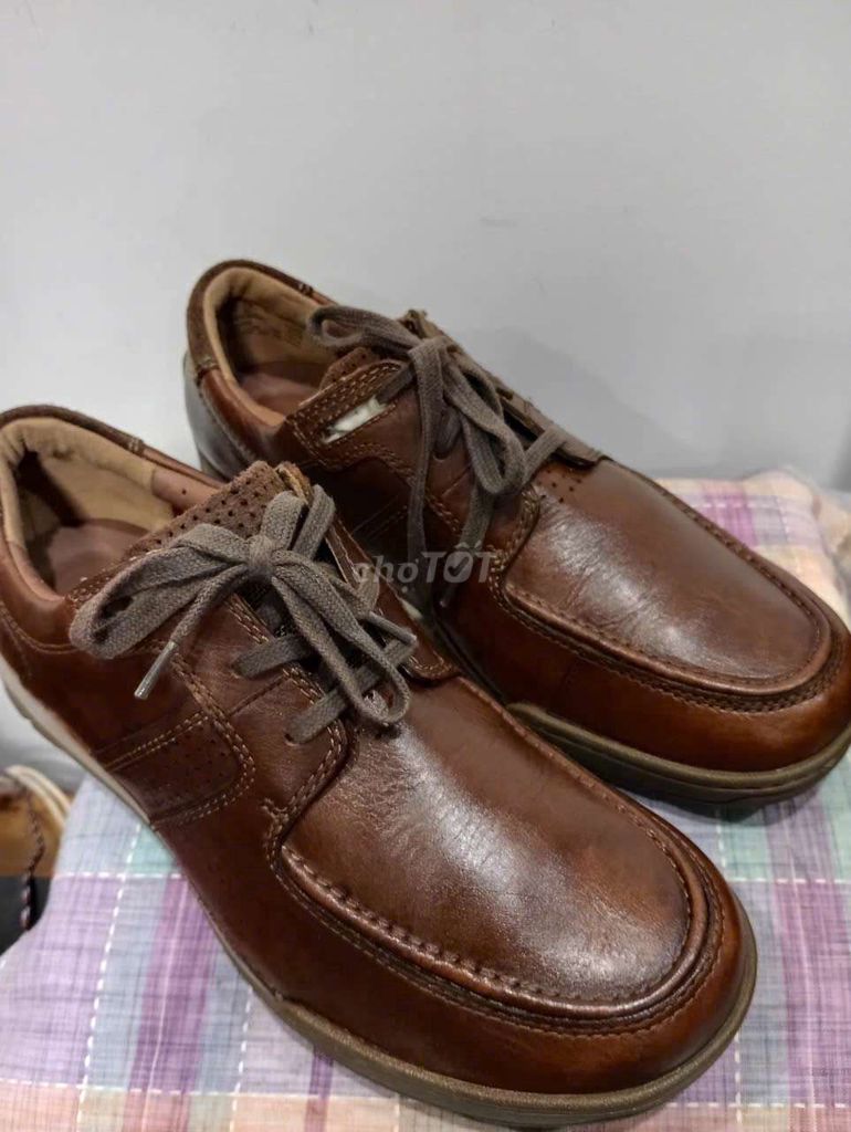 Giày da bò Clarks, Anh Quốc