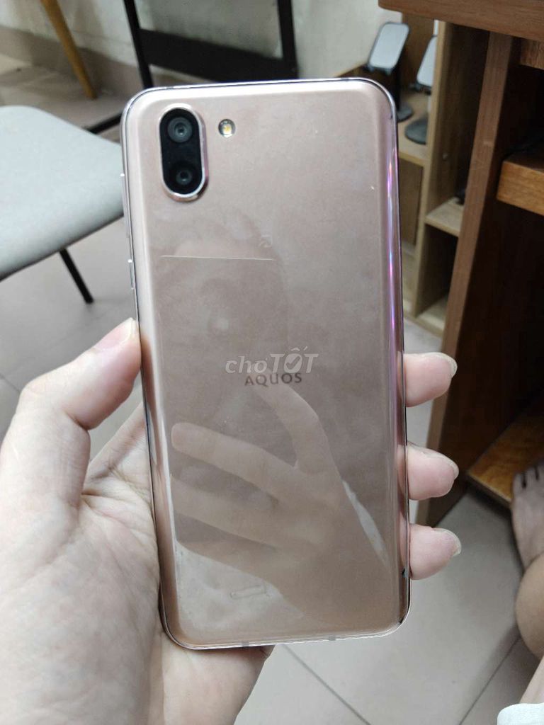 Sharp Aquos R2 Snapdragon 845 Vàng đồng. Mua bán Điện thoại tại Quận Thanh Xuân Hà Nội được đăng bởi cửa hàng điện thoại giá rẻ hình 1