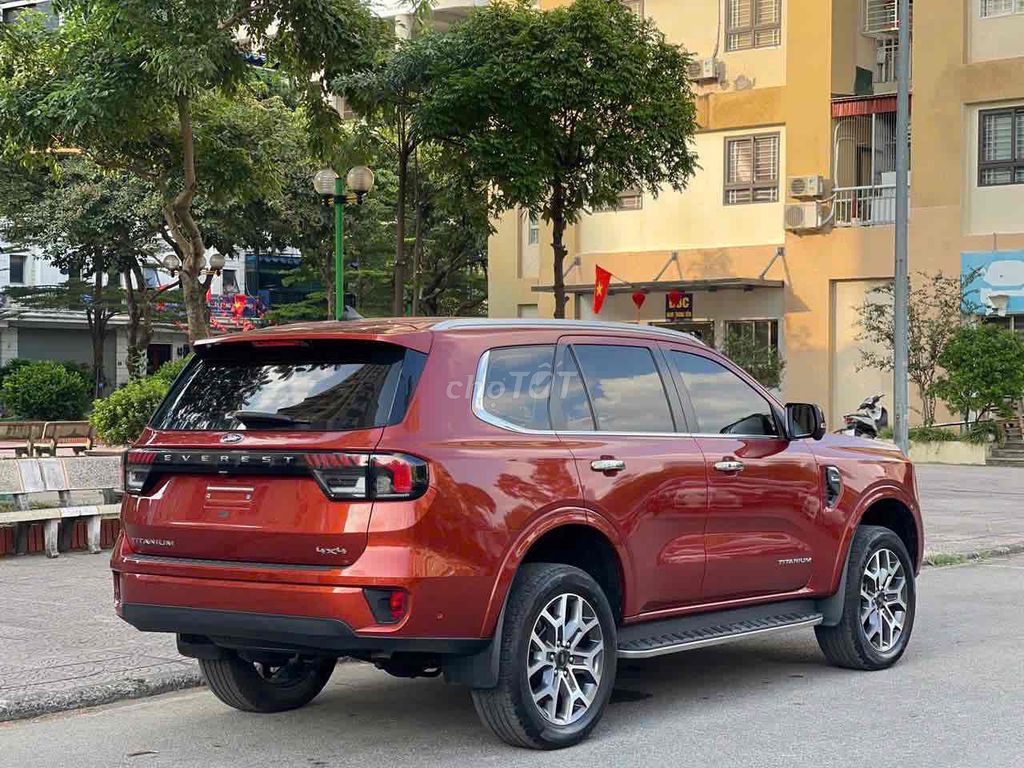 Ford Everest Titanium 2.0L 4x4 model 2023 đỏ cam. Mua bán Ô tô tại Quận Cầu Giấy Hà Nội được đăng bởi Cao Quý hình 5