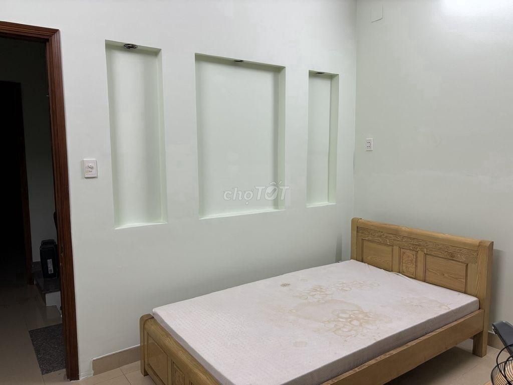 Cần cho thuê nhà mới sơn sửa có nội thất - Hẻm 967 Trần Xuân Soạn Q7