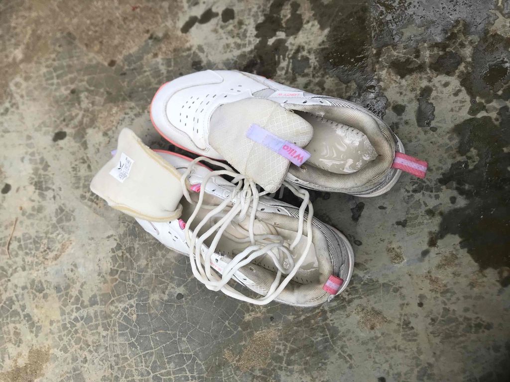 Giày thể thao Wika Trắng, Hồng Size 43. Mua bán Giày dép tại Huyện Văn Chấn Yên Bái được đăng bởi Văn Hà hình 1