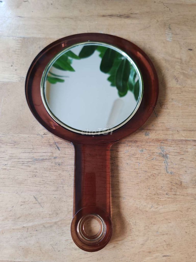 Gương cầm tay Nữ Nhựa Nâu. Mua bán Phụ kiện thời trang khác tại Quận 7 Tp Hồ Chí Minh được đăng bởi Vy Vy hình 1