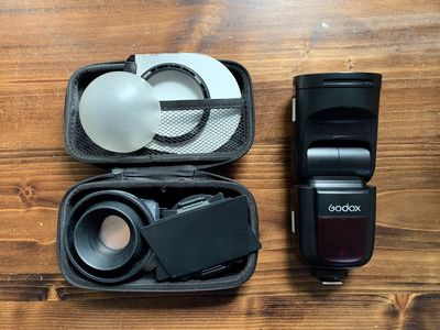 Đèn Flash Godox V1 cho Canon + Bộ Tản Sáng AK-R1. Mua bán Máy ảnh, Máy quay tại Quận Ba Đình Hà Nội được đăng bởi Hòa Trần
