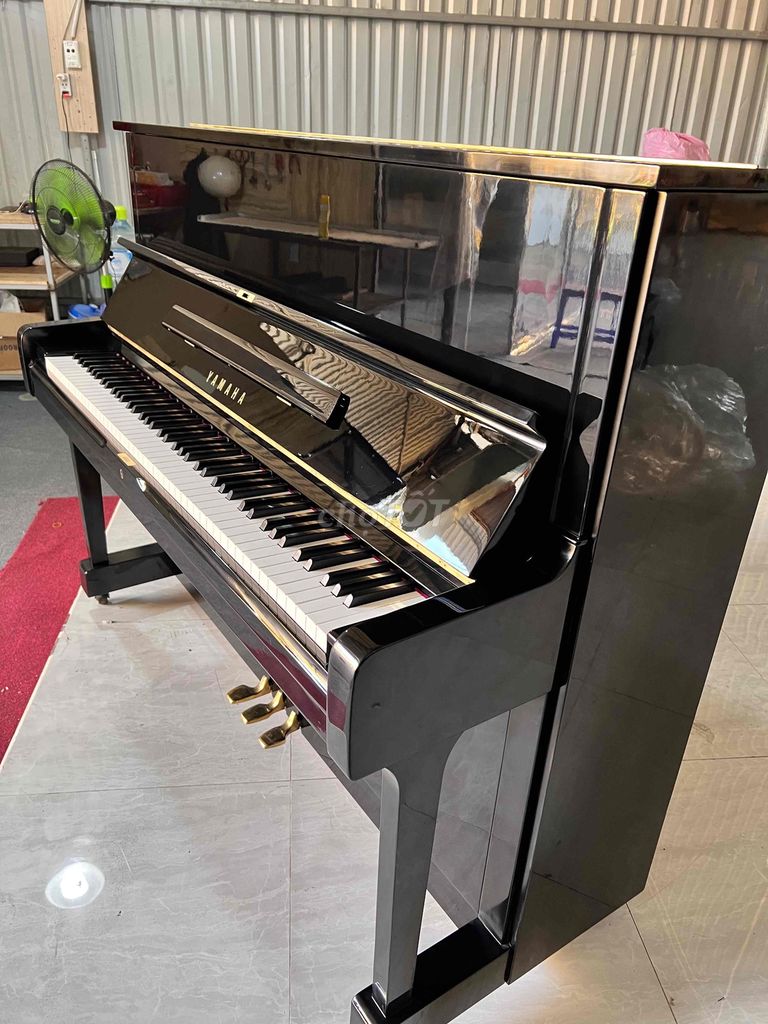 PIANO YAMAHA U1G