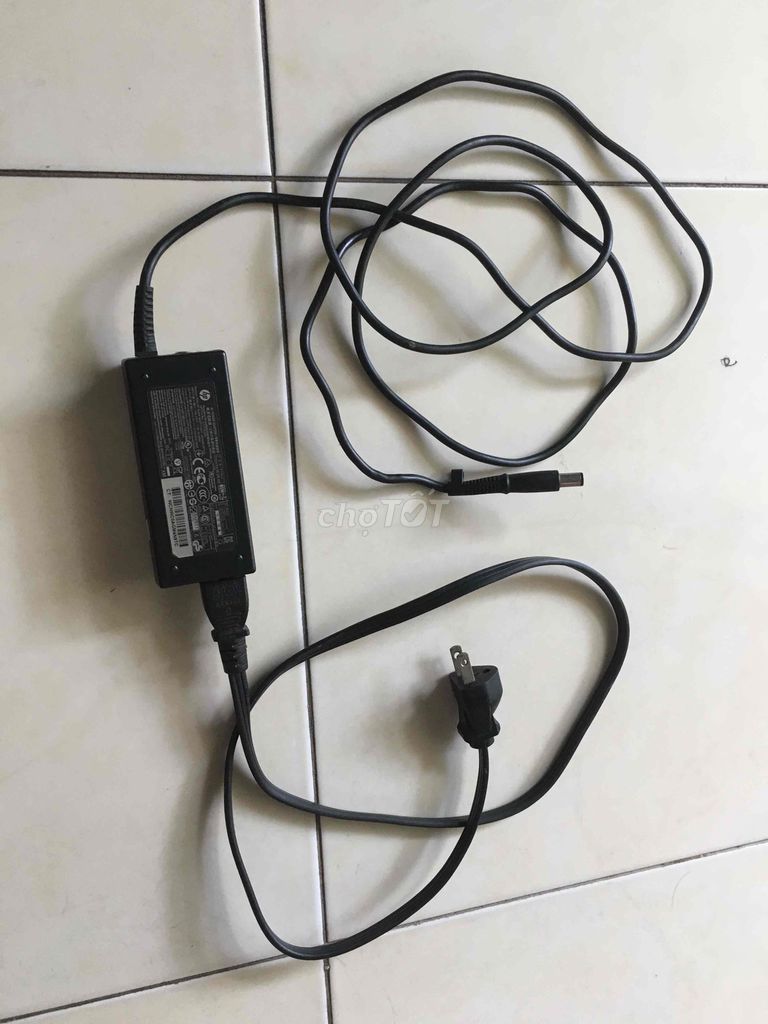 Sạc laptop HP Đen Đa năng. Mua bán Phụ kiện (Màn hình, Chuột...) tại Quận Bình Thuỷ Cần Thơ được đăng bởi Pham Trong hình 1