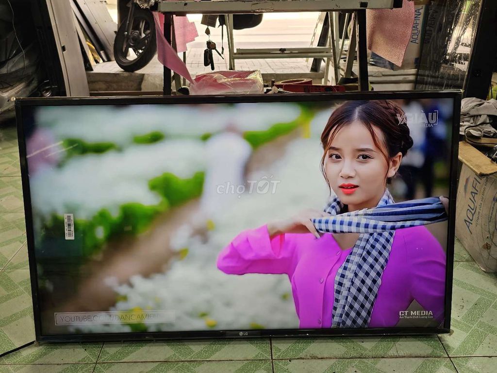 LG 43 inch 4K - 43Uk6340. Bluetoot - Chuột Bay 99%. Mua bán Tivi, Âm thanh tại Huyện Hóc Môn Tp Hồ Chí Minh được đăng bởi Chinh Anh hình 1