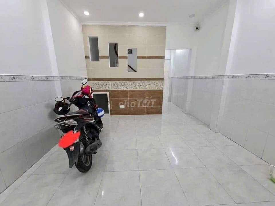 Nhà mới vào ở ngay 4*10 . 1 trệt 1 lầu 2 phòng ngủ 2 WC