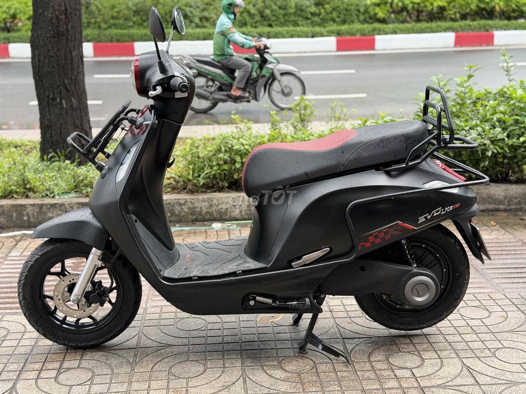 Электроскутер VinFast Evo Neo, хошиминские номера, я хозяин