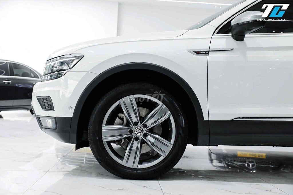 Volkswagen Tiguan bản full đời 2023 đi 27k km. Mua bán Ô tô tại Quận Gò Vấp Tp Hồ Chí Minh được đăng bởi Kính Đặng Ô Tô Lướt hình 4