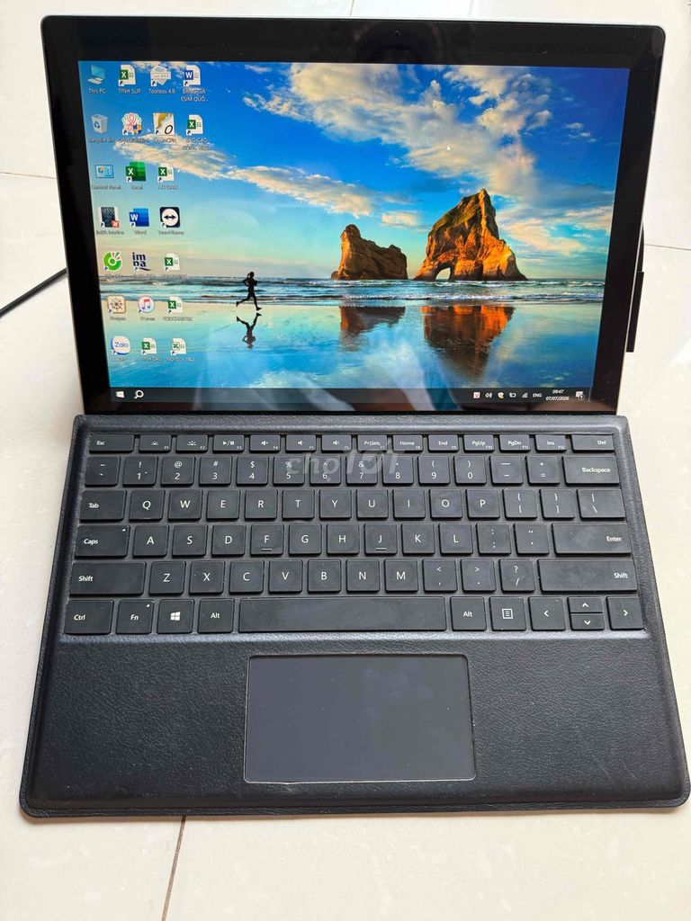Microsoft Surface Pro 5 Bạc 8GB/256GB. Mua bán Máy tính bảng tại Huyện Thuỷ Nguyên Hải Phòng được đăng bởi Hoàng Lâm hình 1