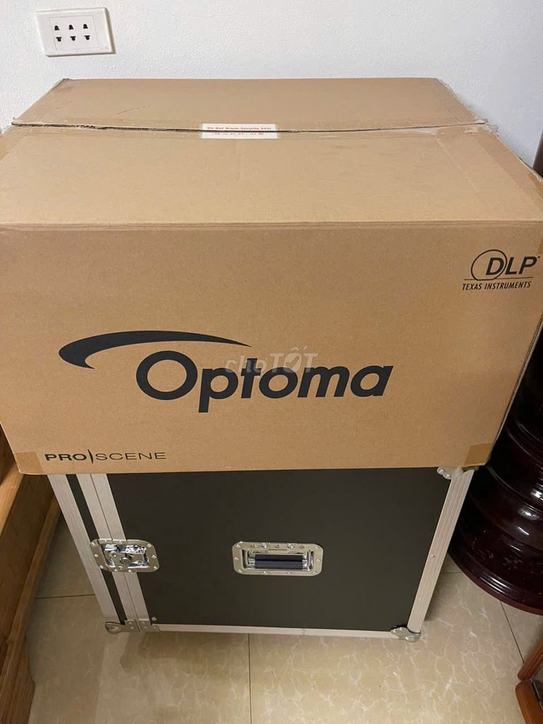 Thanh lý máy chiếu màn ảnh rộng