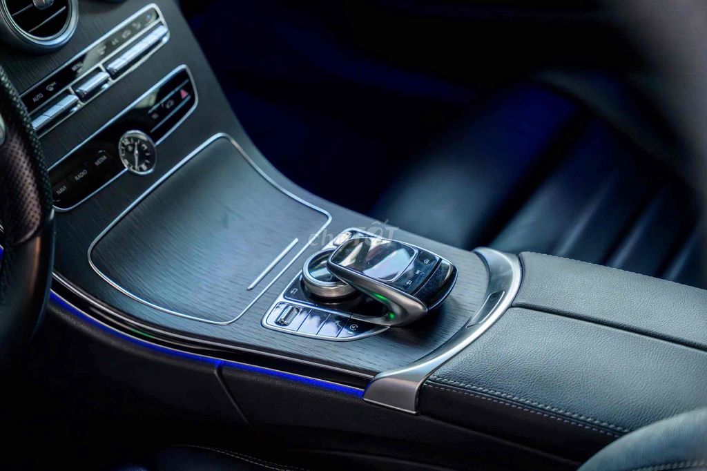 Mercedes Benz C Class 2020 C 300 AMG. Mua bán Ô tô tại Quận Tân Bình Tp Hồ Chí Minh được đăng bởi GREENWAY AUTO hình 13