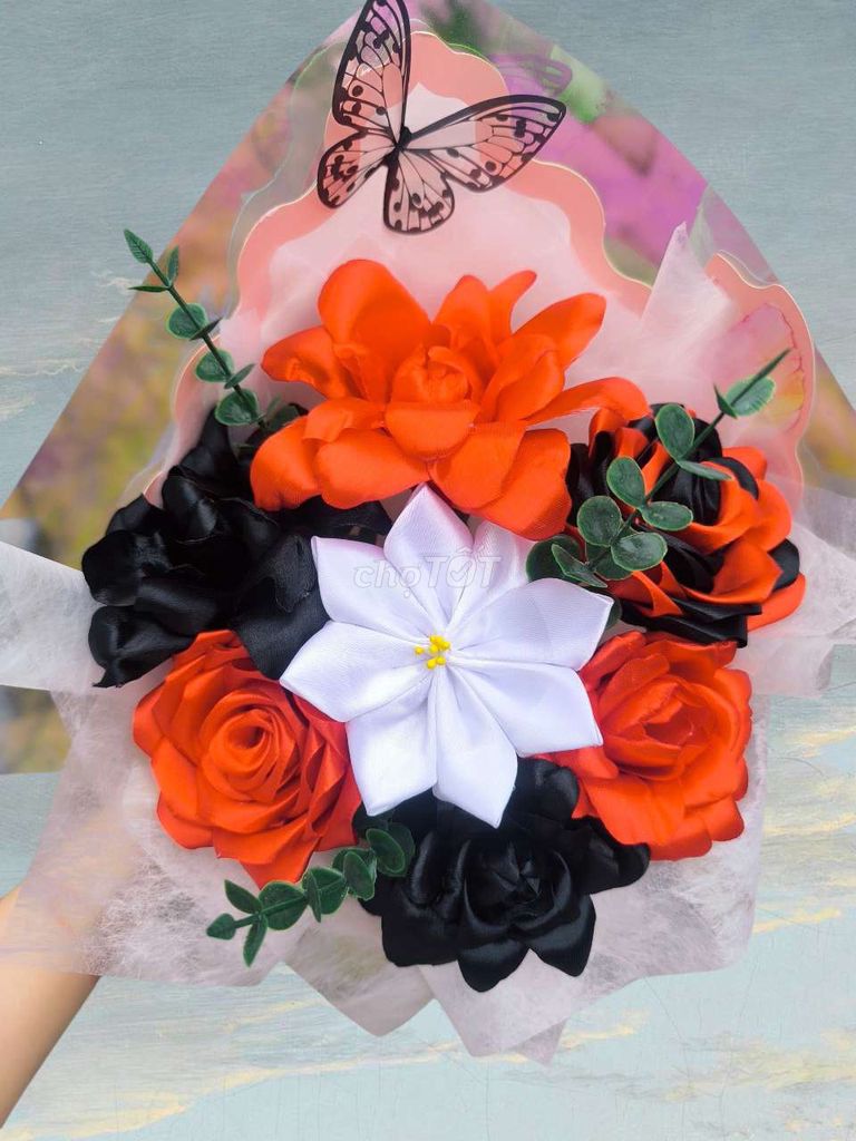 Bó hoa ruy băng Đỏ, đen, trắng. Mua bán Cây cảnh, đồ trang trí tại Thành phố Dĩ An Bình Dương được đăng bởi Diễm Sương hình 1