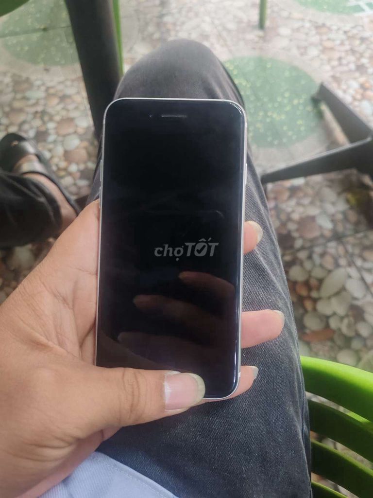 IPhone SE 2020 128GB Trắng quốc tế zin all. Mua bán Điện thoại tại Quận Bình Tân Tp Hồ Chí Minh được đăng bởi V I N H hình 1