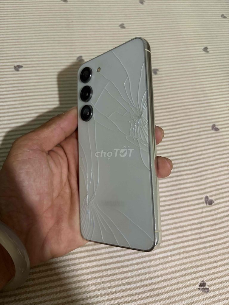 Samsung Galaxy S23 128GB Trắng Mỹ có trầy. Mua bán Điện thoại tại Thành phố Thủ Dầu Một Bình Dương được đăng bởi bùi viết quang huy hình 1