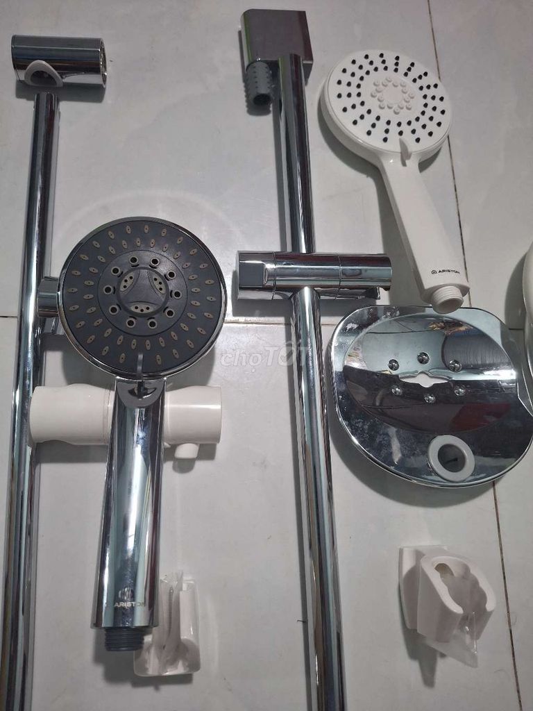 Vòi sen tắm Ariston Trắng bạc. Mua bán Thiết bị vệ sinh, nhà tắm tại Huyện Trảng Bom Đồng Nai được đăng bởi MINH Thế  hình 1
