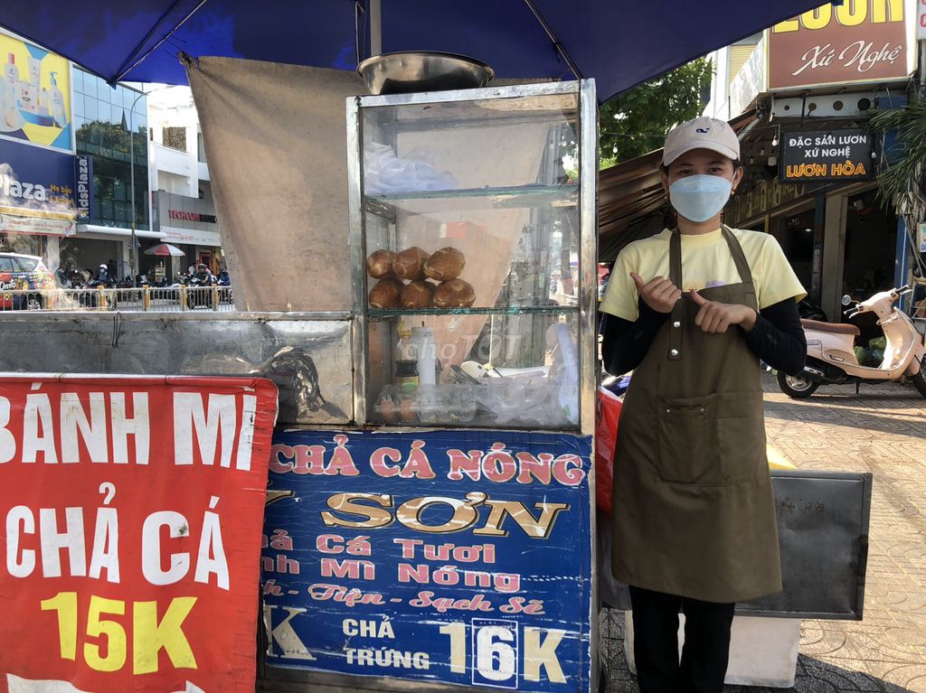 tuyển 10 nv bán bánh mì chả cá