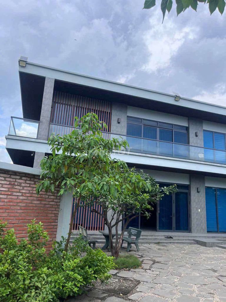 Cho thuê nhà  600m2 làm văn phòng- ngã 6 An Phú