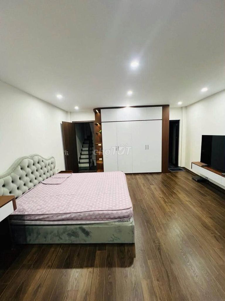 Продажа 40-метрового дома Cau Giay, 7 этажей, лифт, недавно построенный 10,6 миллиарда долларов