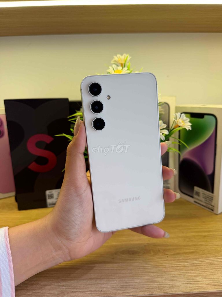 Samsung Galaxy S23FE Trắng. Mua bán Điện thoại tại Quận Tân Phú Tp Hồ Chí Minh được đăng bởi Nguyễn Hoàng Quyên hình 1