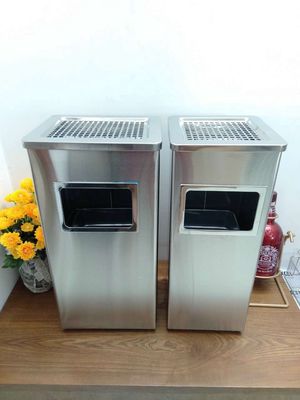 Thùng rác inox vuông có gạt tàn