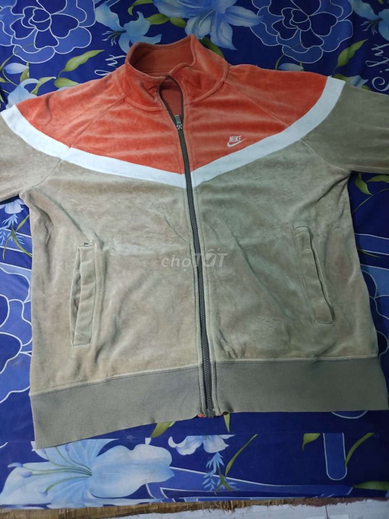 Áo khoác Nike Nhung Unisex XL. Mua bán Quần áo tại Huyện Cần Đước Long An được đăng bởi Anh Pha hình 1