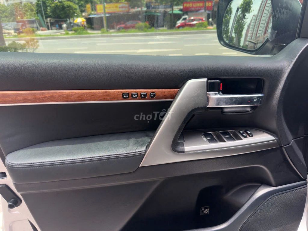 toyota Land Cruiser đơi 2016 nhâp my ban 4.6. Mua bán Ô tô tại Quận Hà Đông Hà Nội được đăng bởi Vinh  hình 16