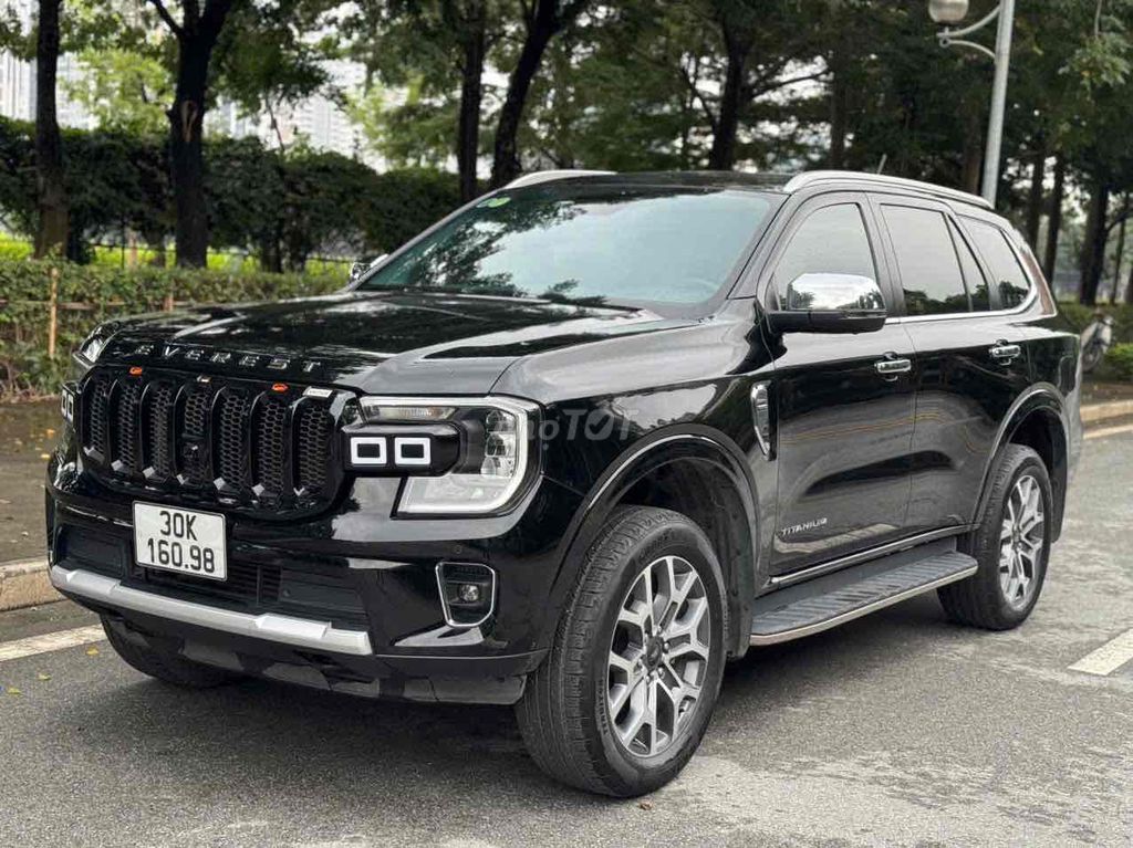 Ford Everest 2023 Titanium 2.0L 4x2 AT - 30000 km. Mua bán Ô tô tại Quận Cầu Giấy Hà Nội được đăng bởi TRUNG HIẾU AUTO hình 1