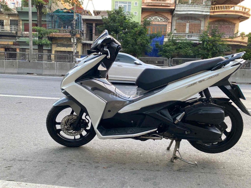 Honda airblade chính chủ đời cao zin đẹp mê ly. Mua bán Xe máy tại Quận Hồng Bàng Hải Phòng được đăng bởi Ly  hình 1