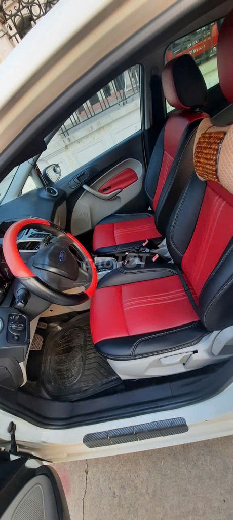 Ford Fiesta 2015 số tự động màu trắng. Mua bán Ô tô tại Huyện Đông Anh Hà Nội được đăng bởi LeXuan hình 2